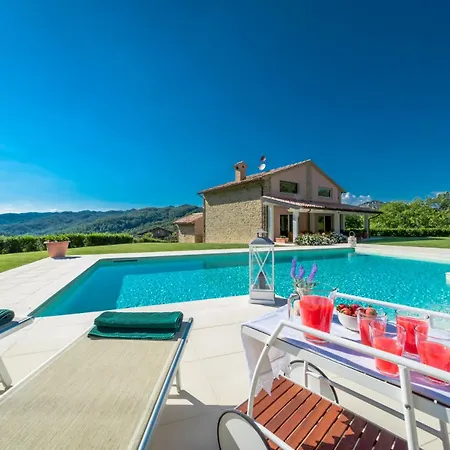 Heartbreaking Charming In Chipieri - Marche